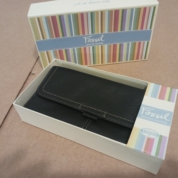 NWT FOSSIL LEATHER WALLET BLACK - Picture 1 of 9
